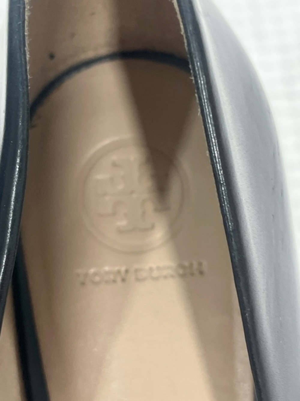 Tory Burch Black Leather Wedge Pumps Gold Logo Size 11M Classic Quiet luxury - Picture 4 of 9